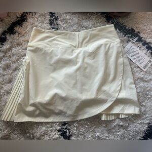 NWT lululemon pleated and lined tennis skort size 6 Sundance (SNDC)